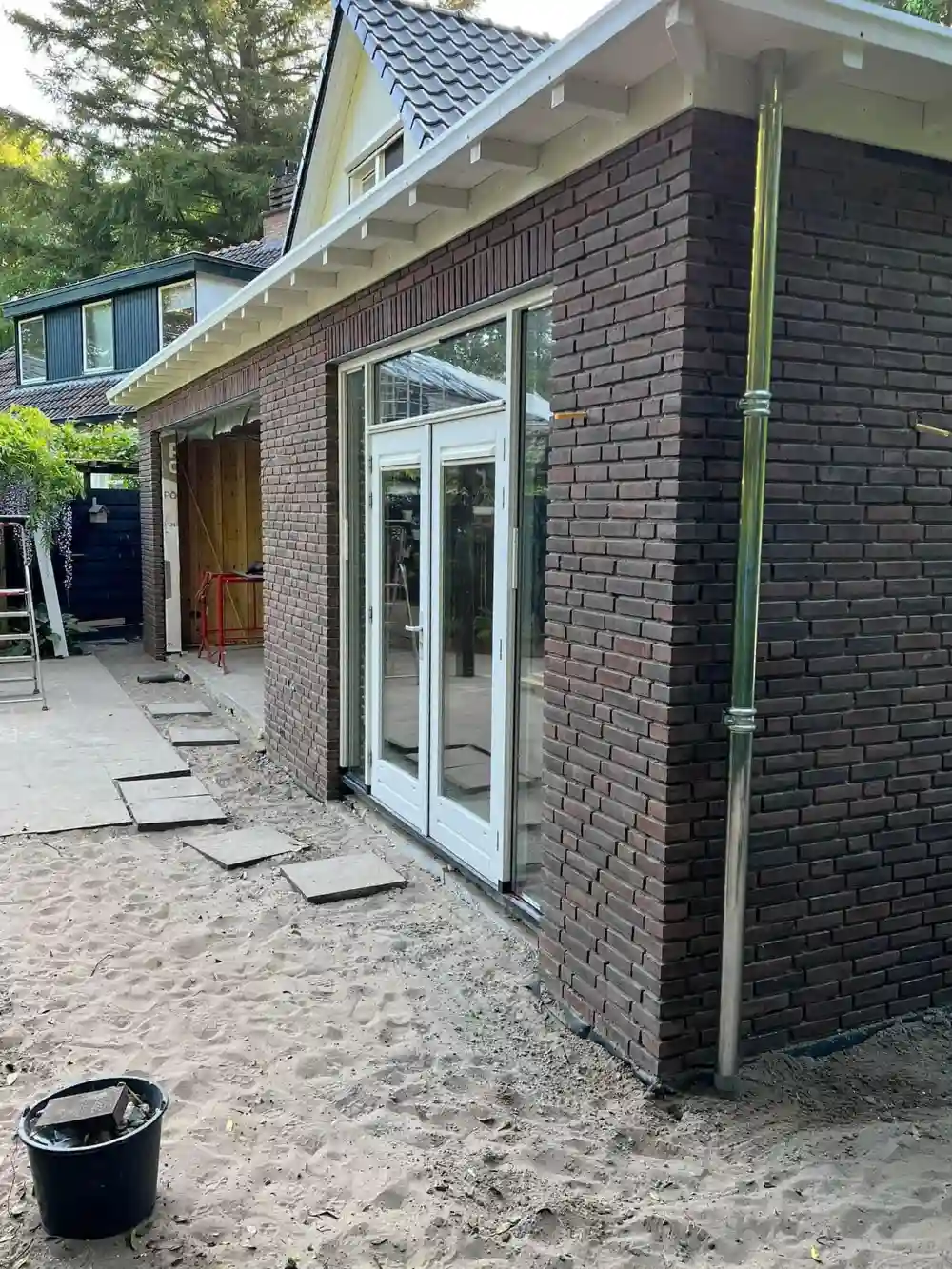 Ruime aanbouw aan woning