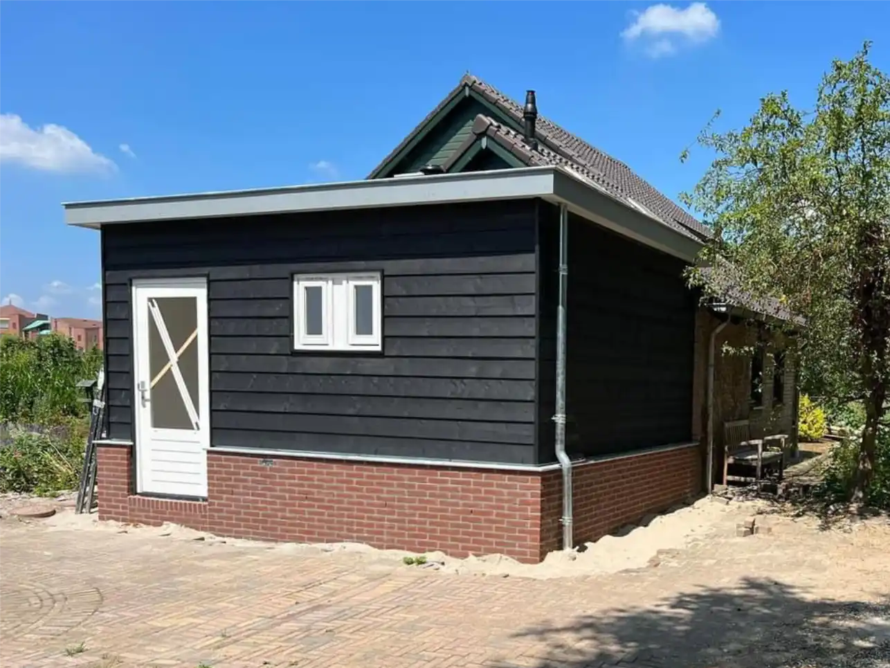 Aanbouw aan een woning in Maurik
