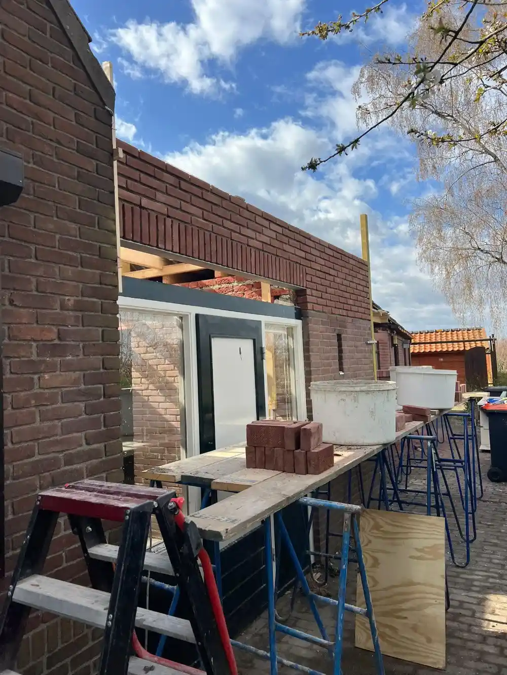 Verbouwing aan woning in Eck en Wiel