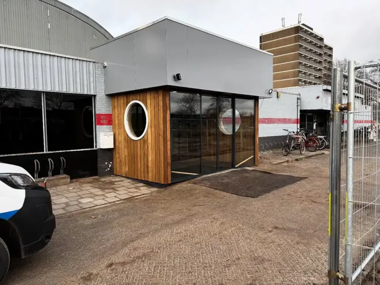 Entree bij sporthal in De Bilt